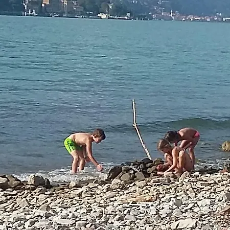 La Di Lucia *